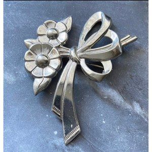 Vintage Antique 1940’s Silver Toned Large Floral Flowers Bow Bouquet Statement..